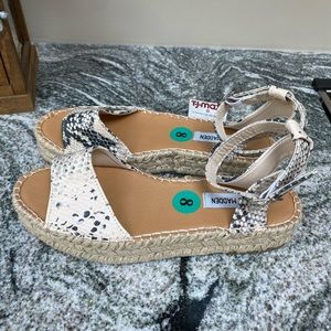 NWT Steve Madden snakeskin print 8 platform shoes